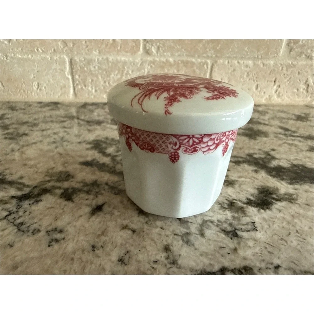 Vintage Limoges Fine Porcelain France Jewelry Trinket Pill Box
